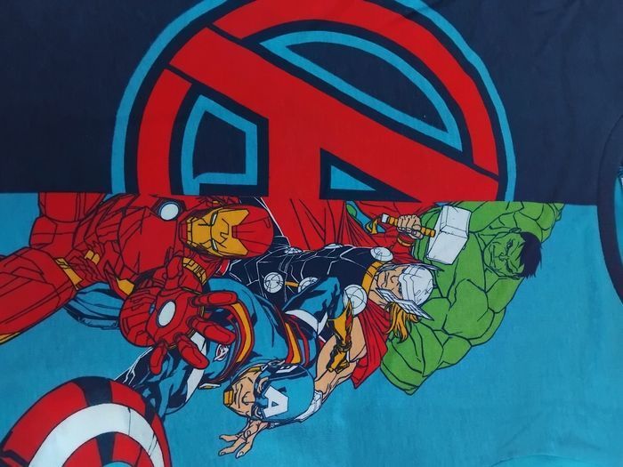 Tee-shirt garçon Avengers Marvel neuf avec étiquettes 6 ans - photo numéro 2