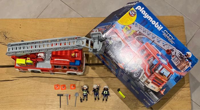 Camion de pompier avec échelle pivotante playmobil city action dans son carton d’origine (9463) - photo numéro 6
