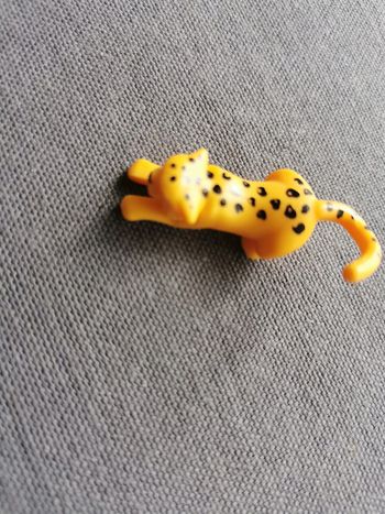 Figurine léopard minuscule