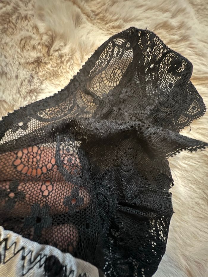 Tanga dentelle à pois - photo numéro 2