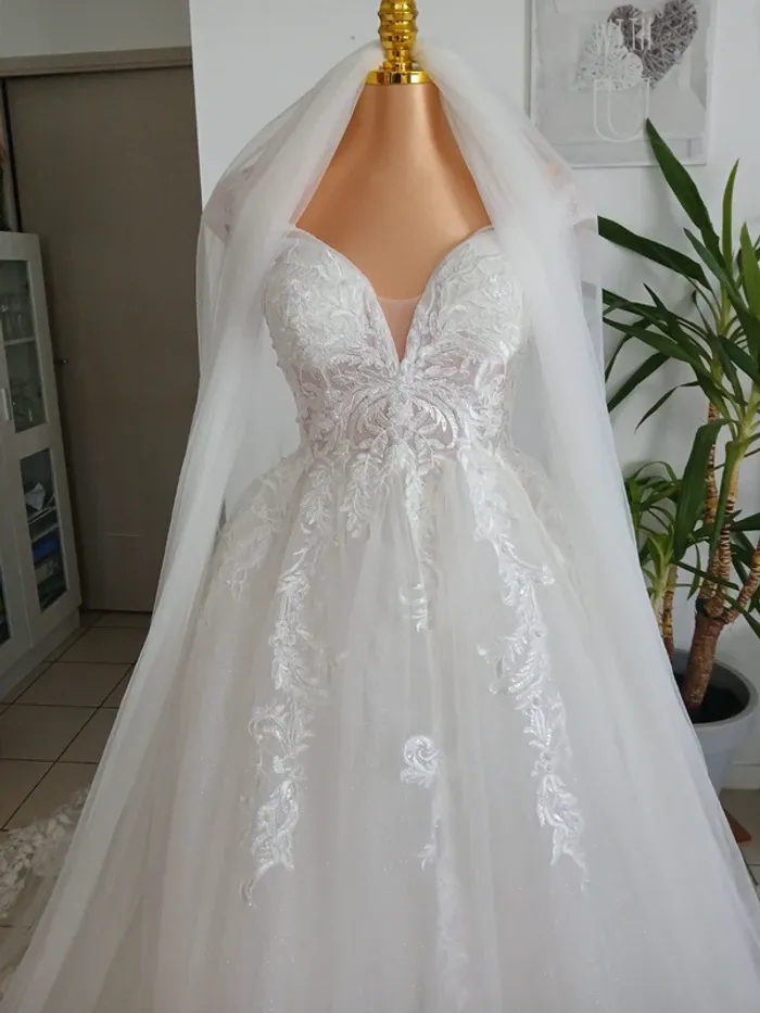 Magnifique Robe de Mariée avec son long Voile Taille L🎉💝 - photo numéro 2