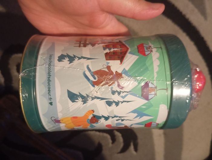 Boîte avec oursons en chocolat. - photo numéro 2