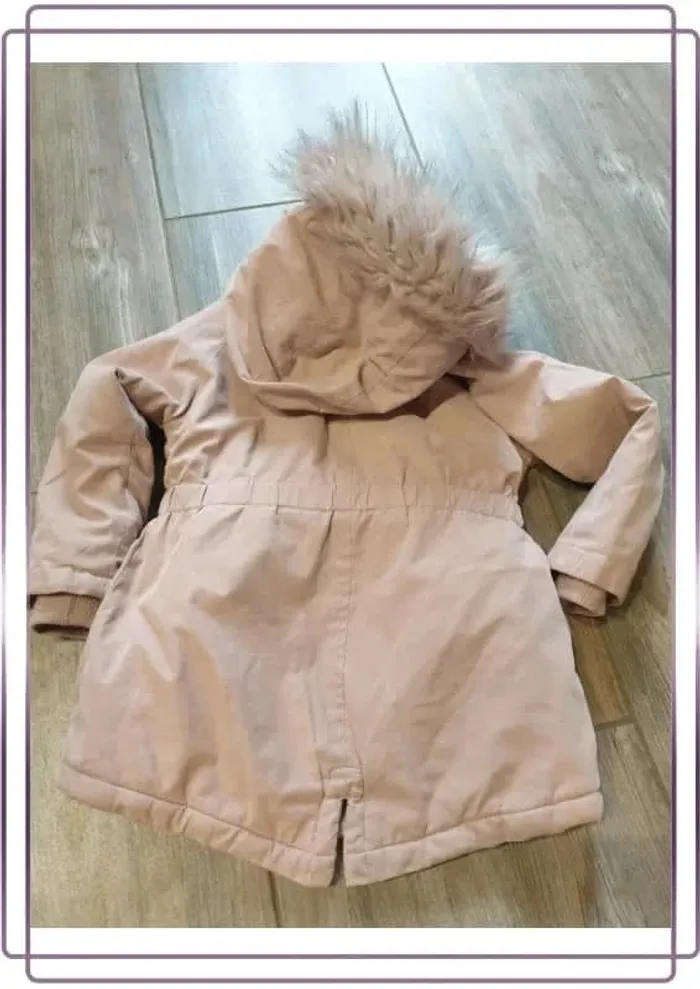 Manteau Primark 3/4 ans, bon état mais quelques traces d'usures - photo numéro 4
