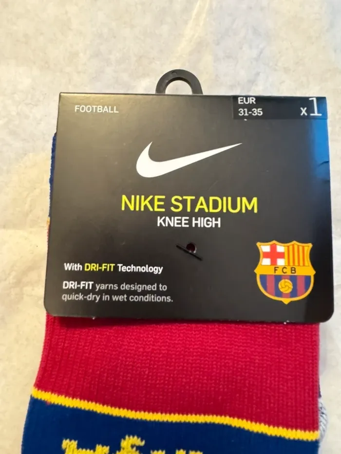 Chaussettes de foot Nike équipe FC Barcelone taille 31/ 35 authentique neuf - photo numéro 2