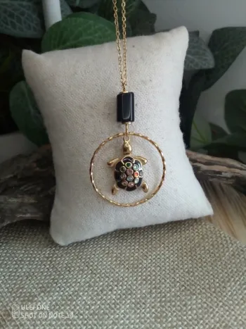 Collier tortue noire et pierre d'obsidienne naturelle