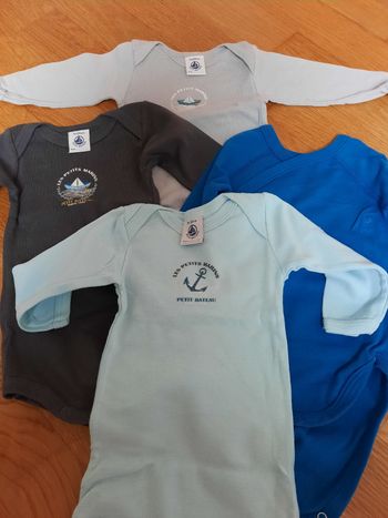 Lot de bodies petit bateau