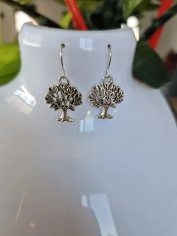 Boucles d'oreilles fantaisies argentées style vintage arbre de vie
