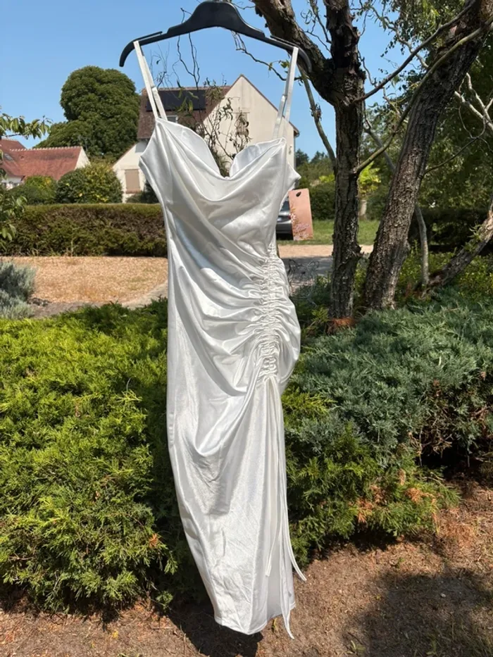 Robe blanche neuve
