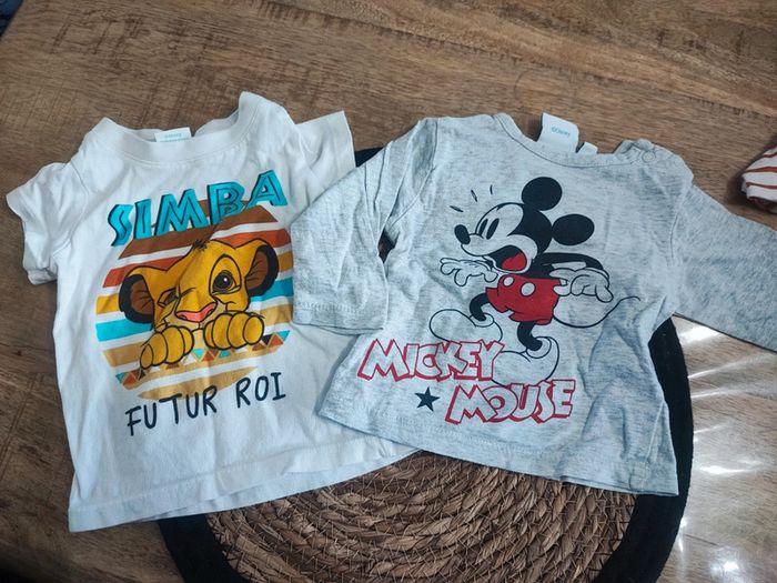 Lot tee shirt roi lion Mickey 3mois
