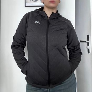 Veste zippée New Balance noire – Taille L (40) Sporty | Confort | Streetwear