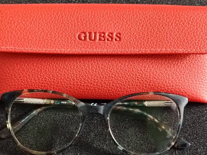 Lunettes femme Guess