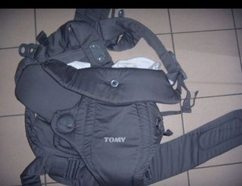Porté bébé gris 0/9 mois tomy