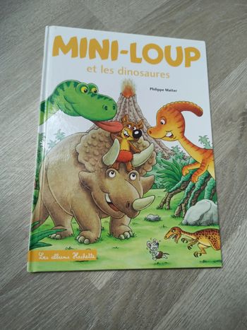 Mini-Loup et les dinosaures