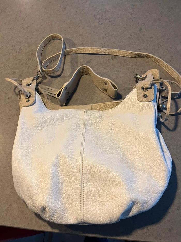 Sac à main en cuir blanc et beige