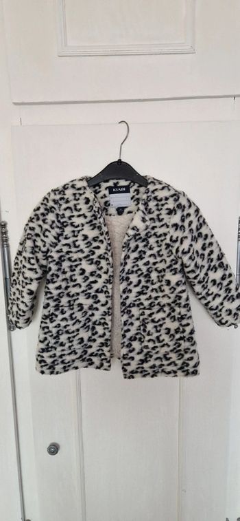 Manteau fausse fourrure fille 3 ans