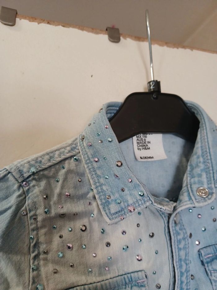Chemise effet jeans délavé avec strass H&M 5/6ans - photo numéro 3