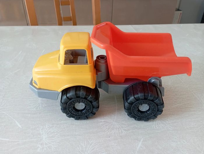 Camion benne en plastique 2€ - photo numéro 4