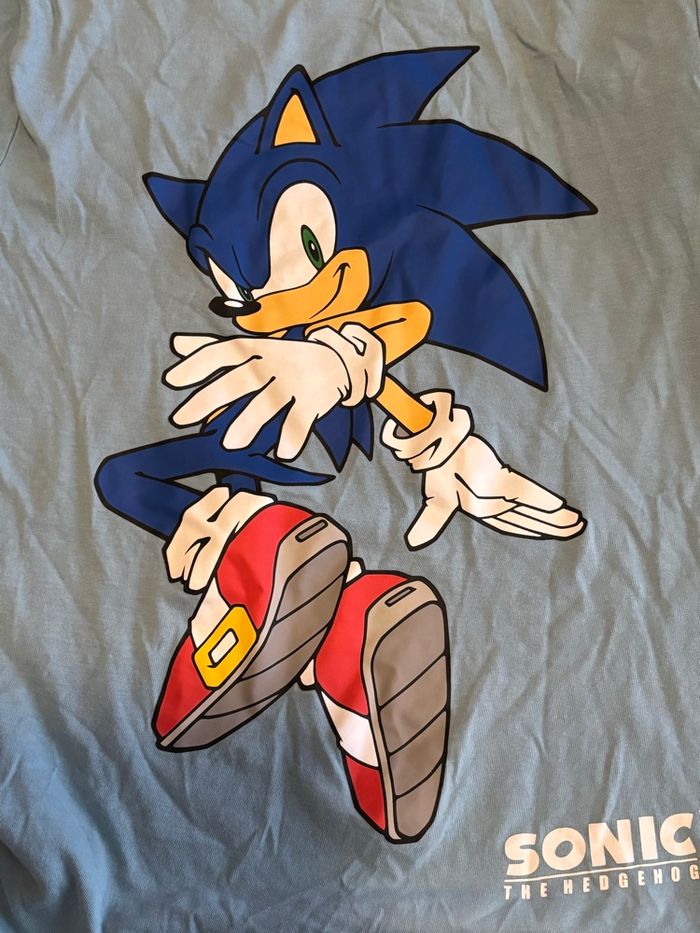 Je vend un tee shirt garcon sonic taille 11-12 ans très bon état - photo numéro 2