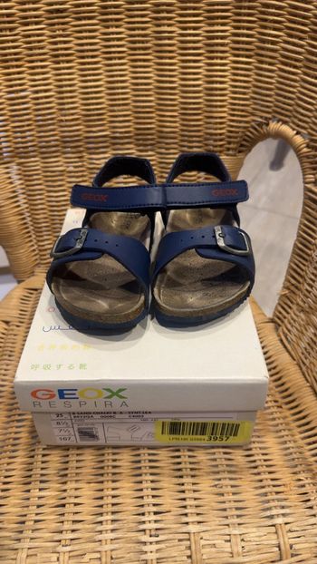 Sandales Geox Taille 25 – Très Bon État – Confortables et Respirantes