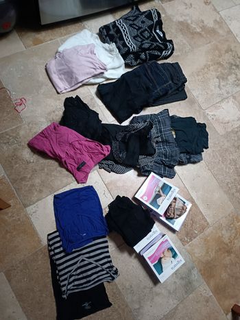 Lot de 22 vêtements de grossesse T36/38