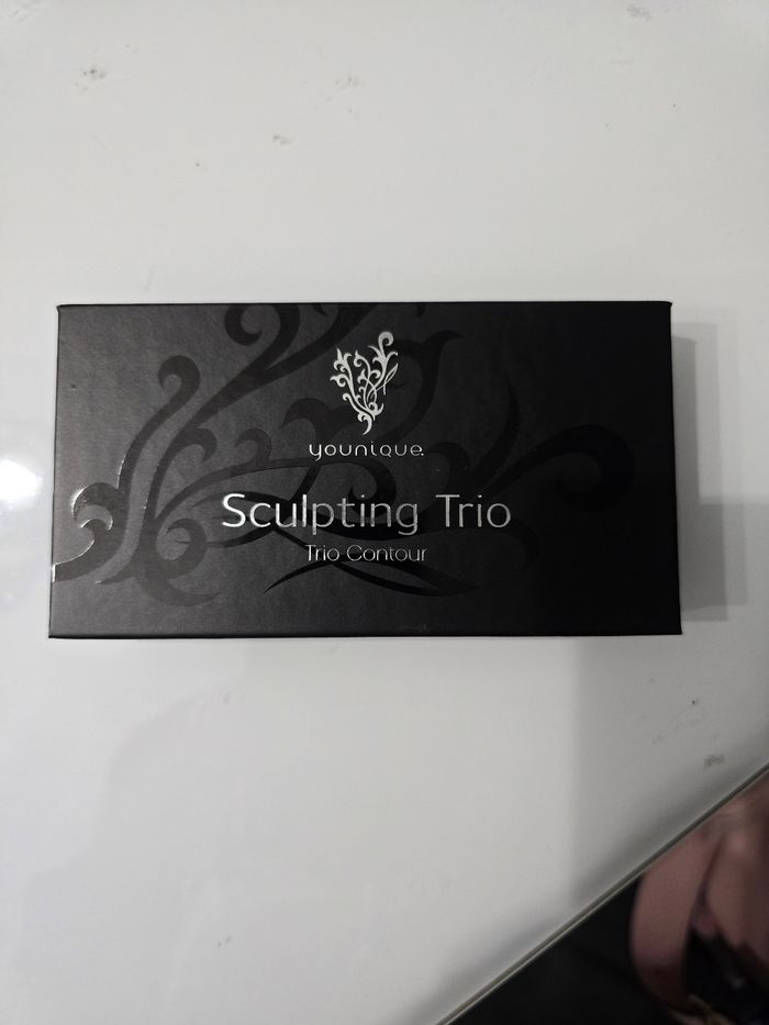 Trio contour sculpting trio teinte medium contouring Younique neuf - photo numéro 2