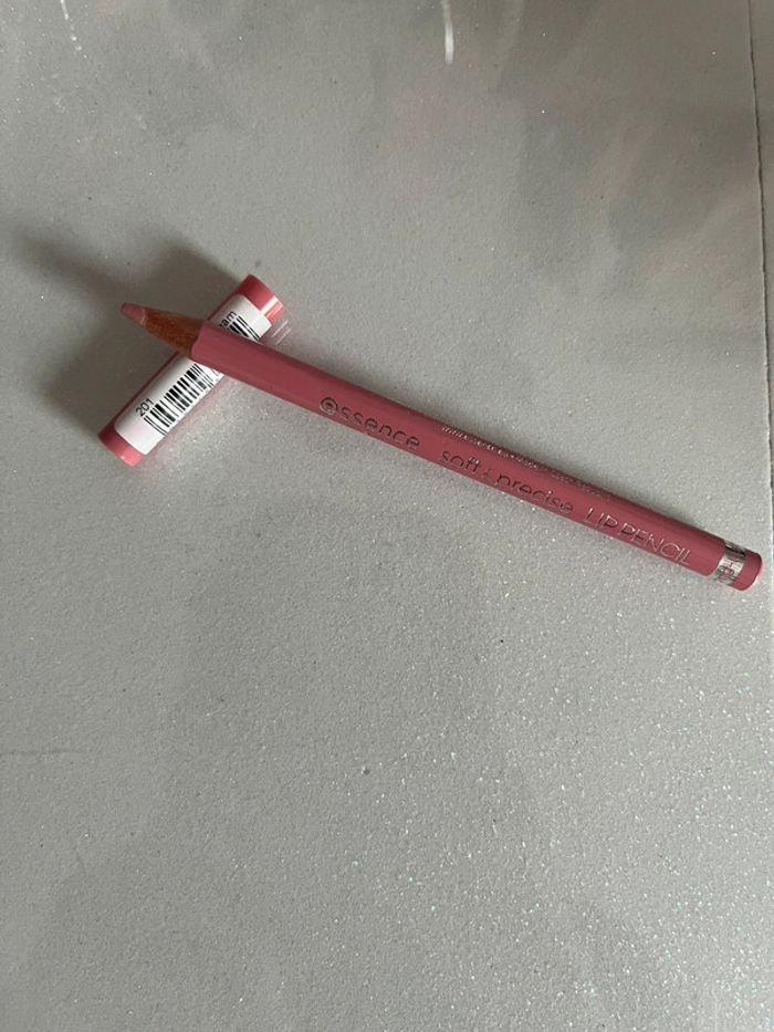Crayon à lèvres, rose pâle essence