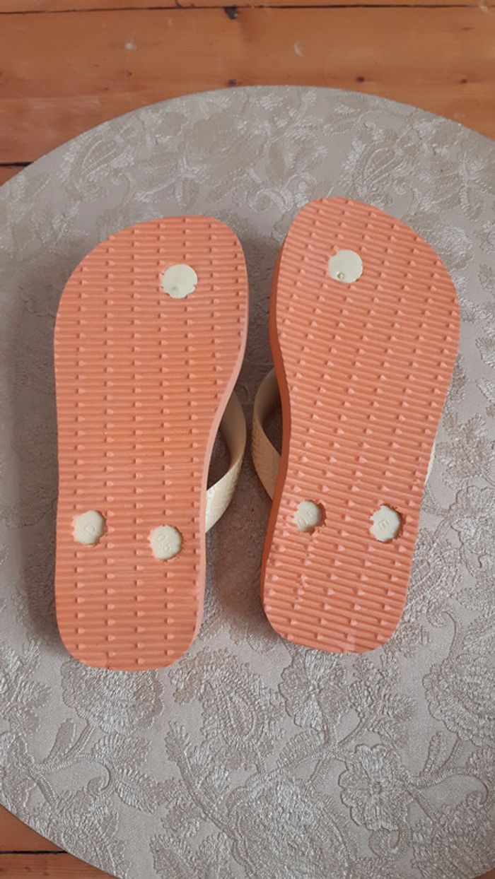 Tong fille / Havaianas pointure 27/28 - photo numéro 4