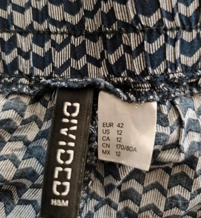 Pantalon fluide et léger imprimé T 42 Divided H &M - photo numéro 4