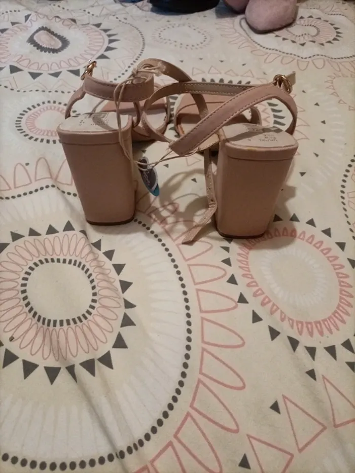 Superbes sandales neuves rose Primark 39 - photo numéro 6