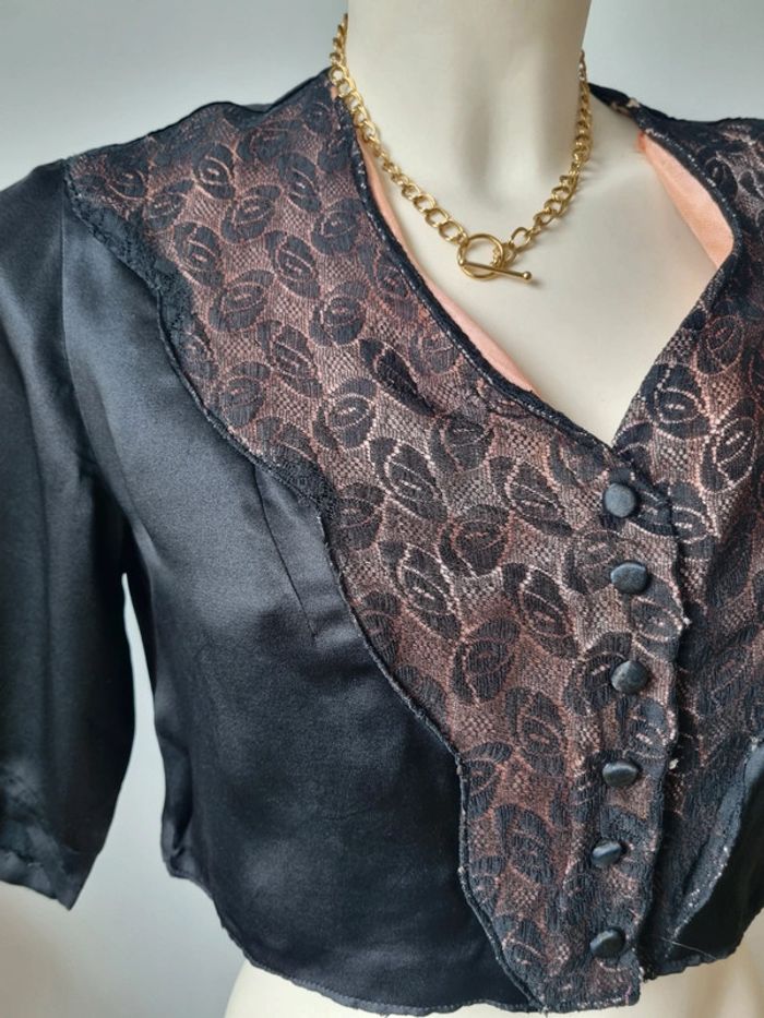 Haut en soie et dentelle noir vintage - photo numéro 4