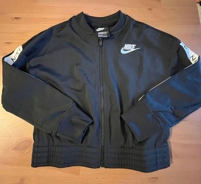 NEUF!!!! (non portés) 🥰😍🤩SUPERBE survêtement MIXTE 8 ans NIKE (prix ferme)⚘️⚘️🤩🤩 - photo numéro 2
