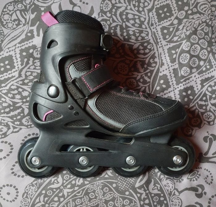 Roller + casque + set de protections (mains, coudes, genoux) - photo numéro 3