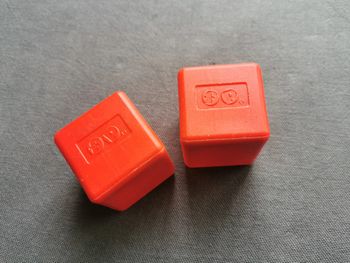 Cubes rouges jouet FP