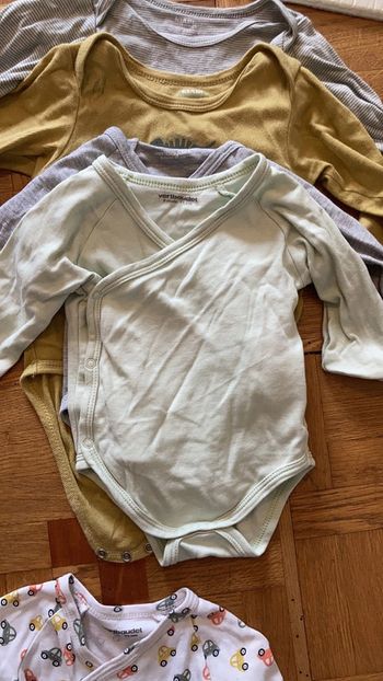 Lot de bodys 9 mois