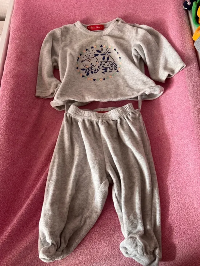 Lot de 2 pyjamas taille 6 mois - photo numéro 4