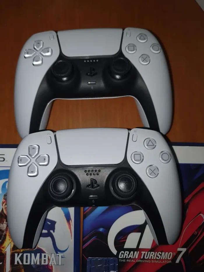 PlayStation 5 blanche de 1 To, - photo numéro 3