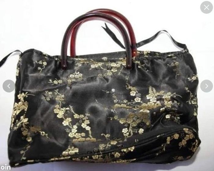 Sac style chinois satiné doré et noir