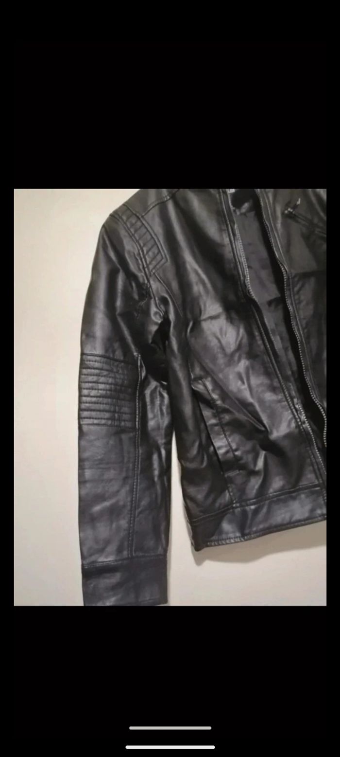 Beau blouson Kiabi en simili cuir noir. Taille 12 ans - photo numéro 6