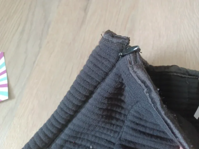 Jupe noire - photo numéro 3