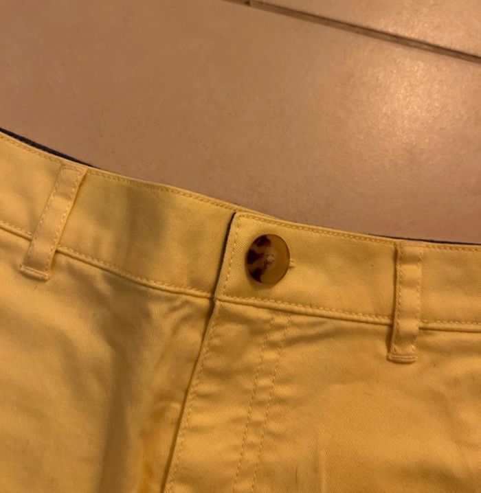 Short enfant taille 10 ans jaune Lacoste - photo numéro 3