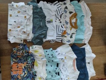 Lot tee shirts manches courtes taille 3 mois