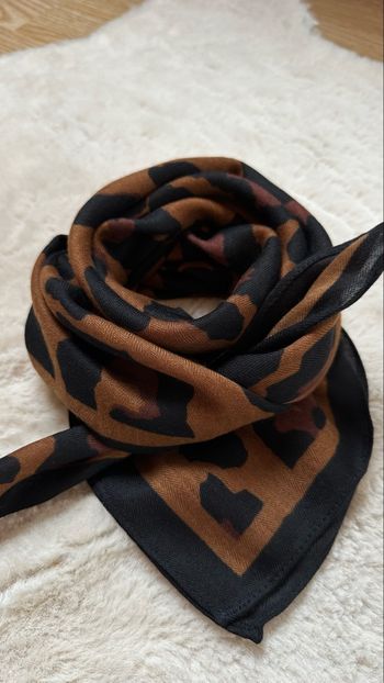 Foulard carré viscose imprimé 