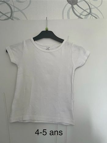Tee-shirts blancs 4-5 ans