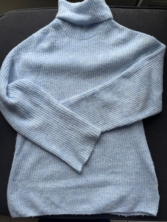 Pull bleu