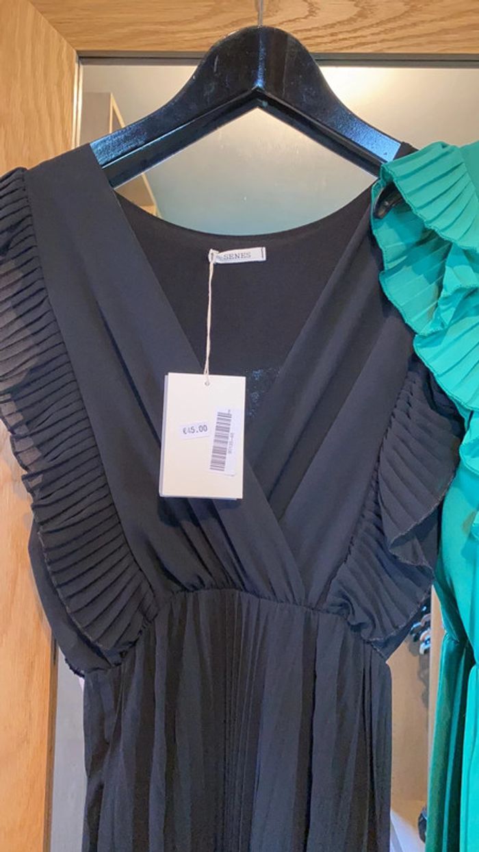 Robe longue noire et verte neuve peux pour une robe - photo numéro 2