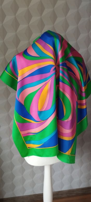 Foulard coloré 74x77