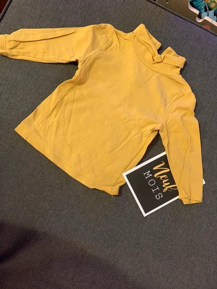 Col roulé jaune moutarde