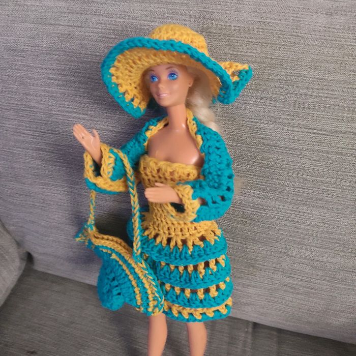 Vêtements pour Barbie 3 € - photo numéro 2