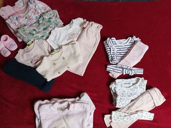Lot vêtements bébé 1 mois