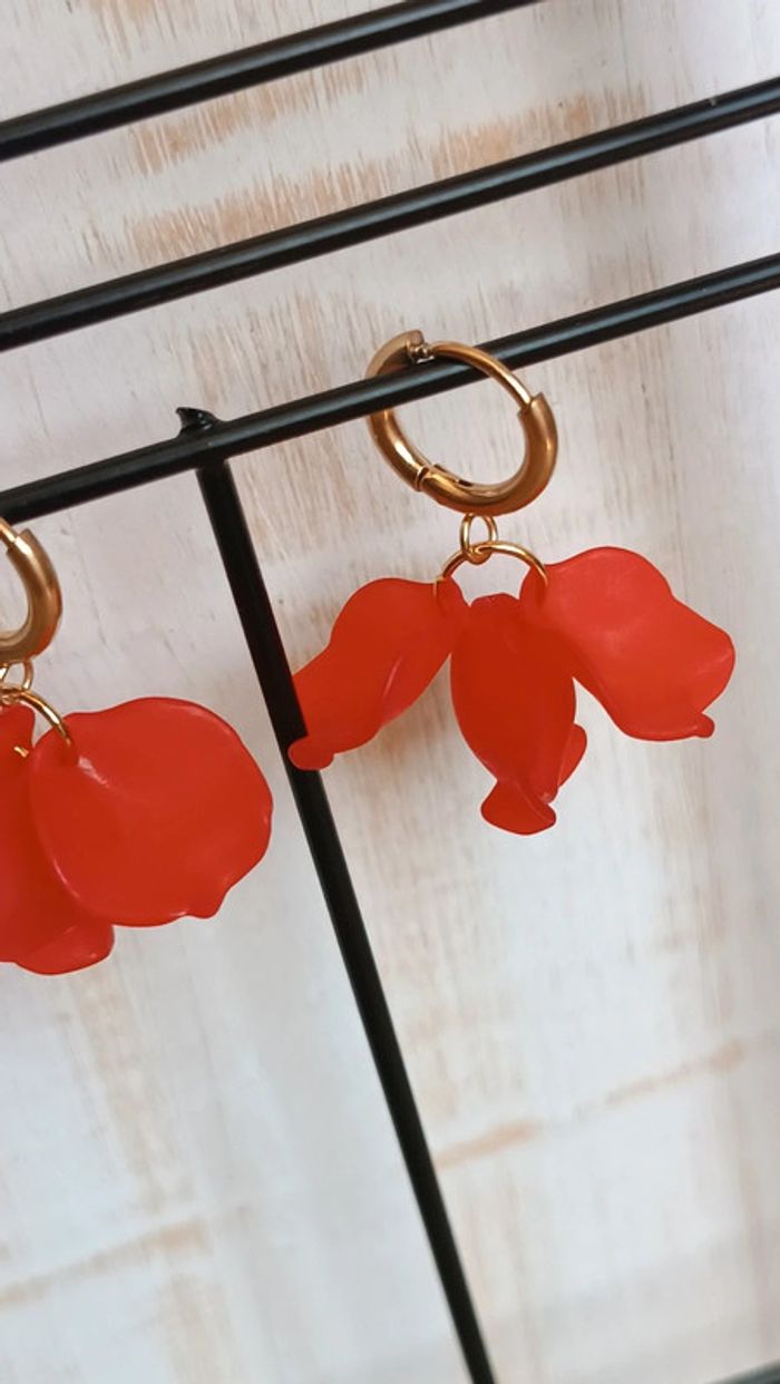 Mini créoles pétales de fleurs - photo numéro 2